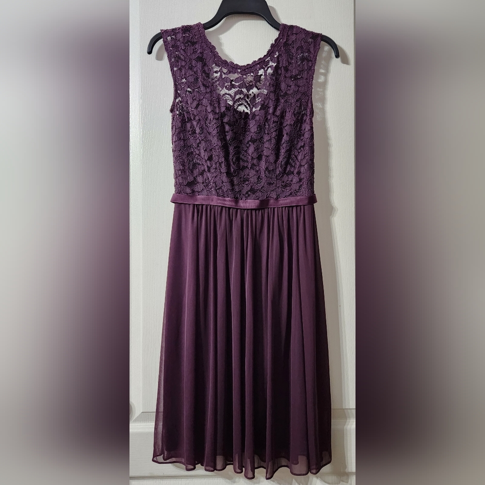 David's Bridal Short Cap Sleeve Lace Dress Plum Size 2 NWT